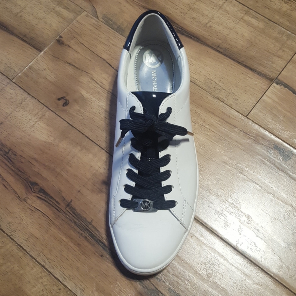 Shoes - Picture 2 of 3